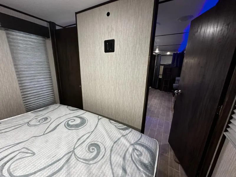 2019 Forest River Cherokee Alpha Wolf 26DBH-L, Photos photo 9