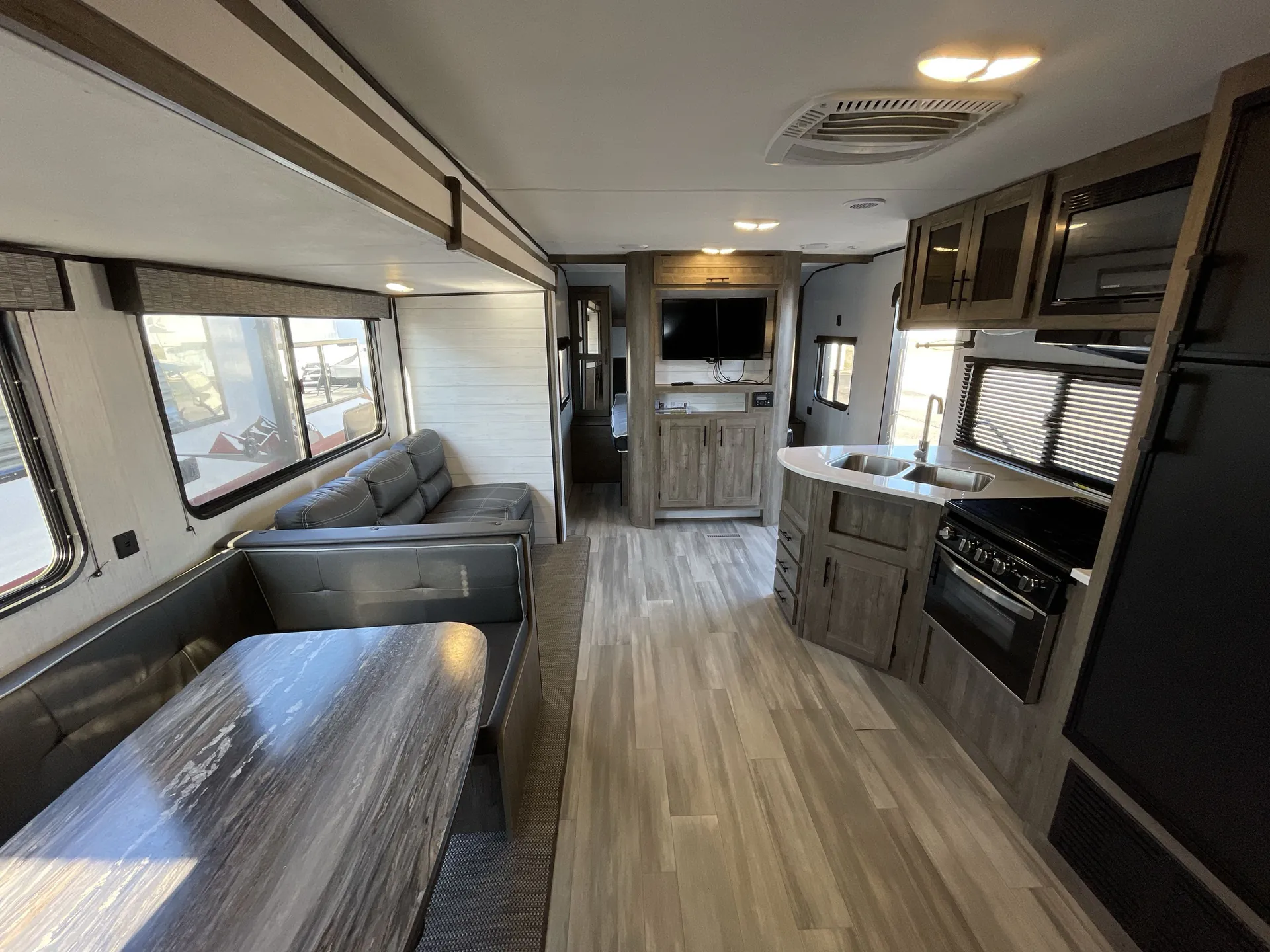 2022 Heartland Pioneer QB300 — living area main