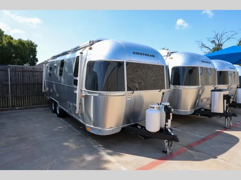 2026 Airstream International 25FB - Photo 3