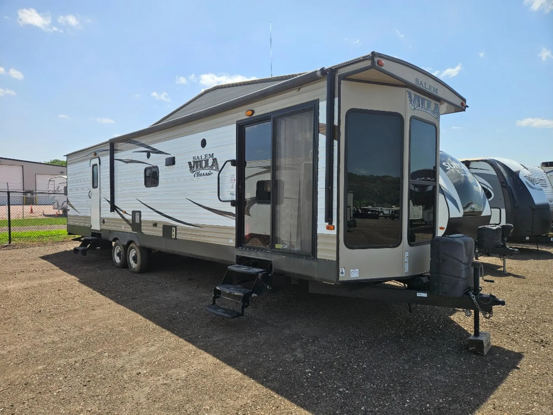 2017 Forest River RV Salem Villa Series 353FLFB - Photo 2