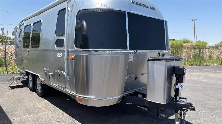 2027 Airstream Flying Cloud 23FB - Photo 2
