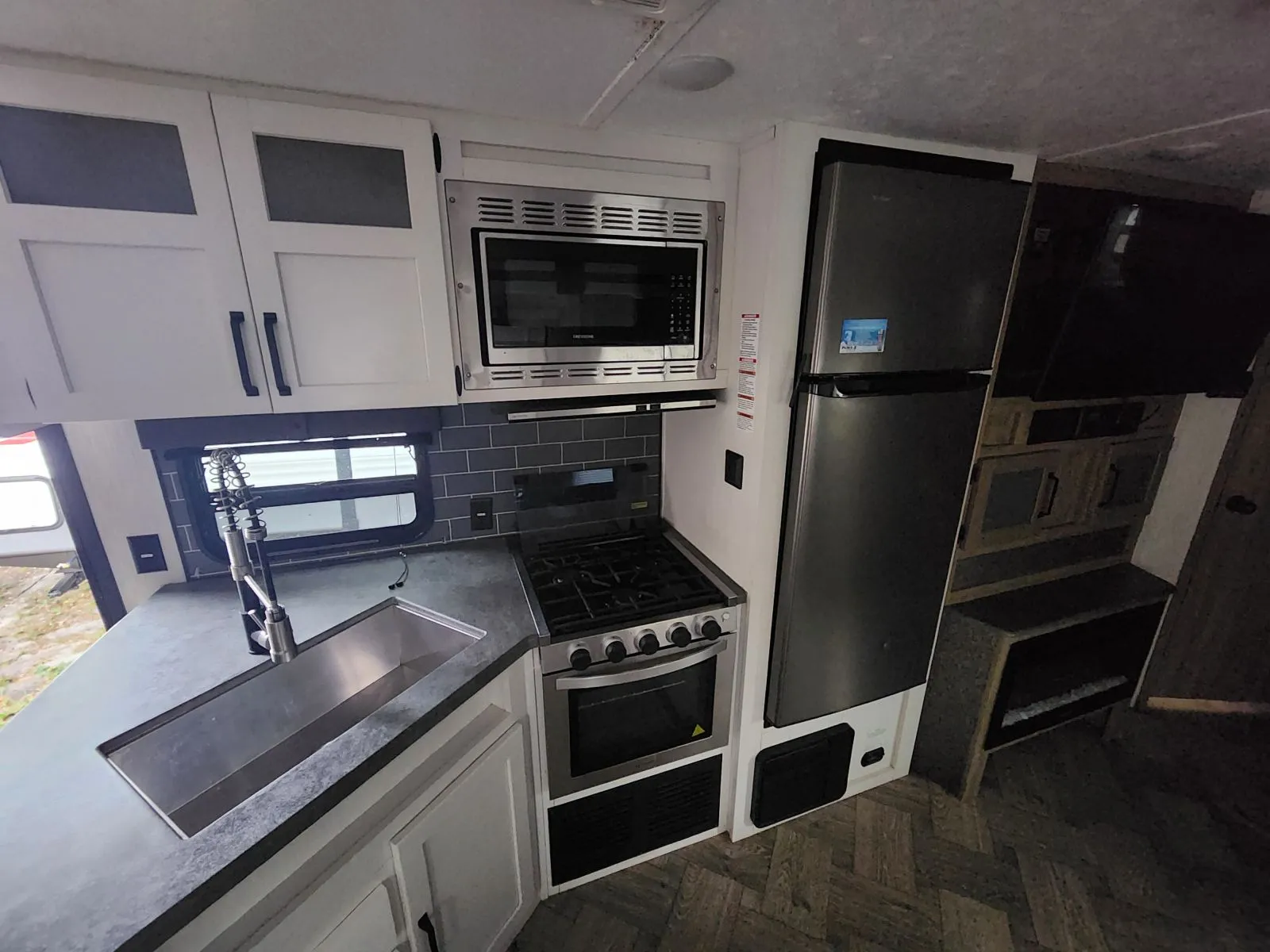 2021 Forest River PALOMINO PUMA 28BHSS - Photo 3