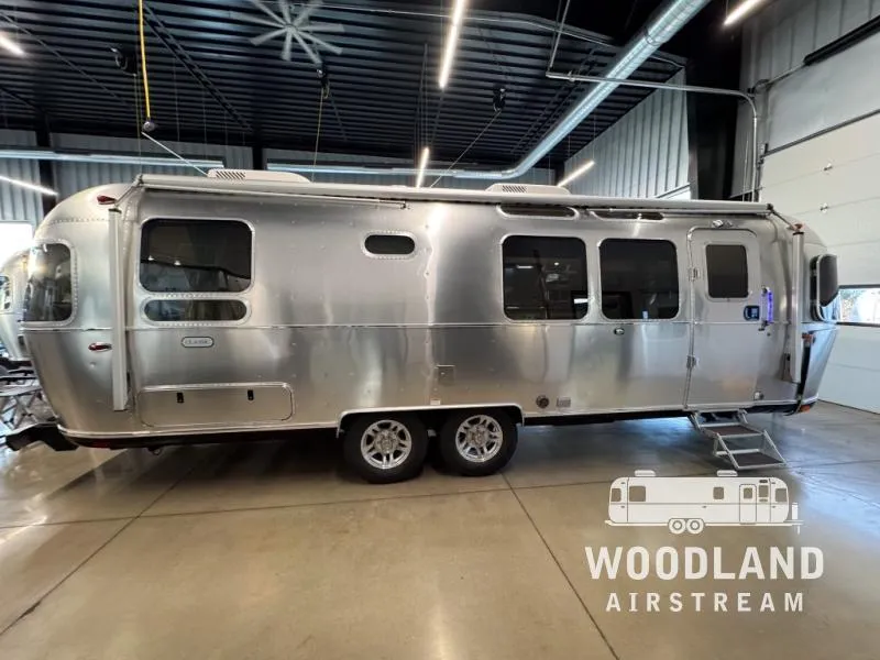 2026 Airstream Classic 28RB - Photo 3