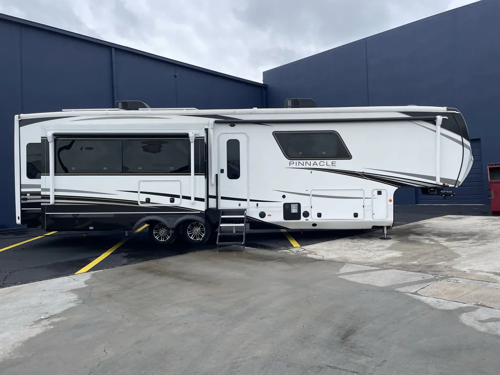 2024 Jayco Pinnacle 36FBTS, Photos photo 4