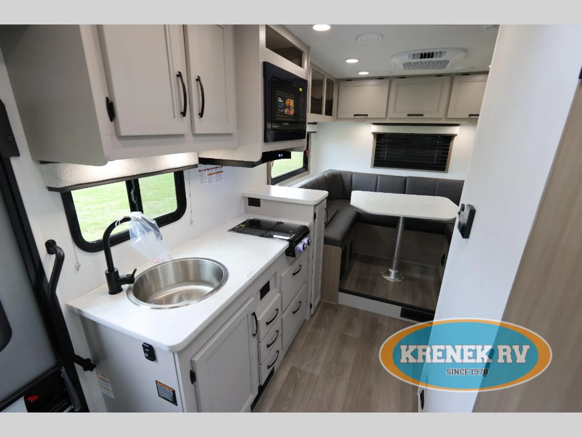 2027 Jayco Redhawk SE 20LF - Photo 4