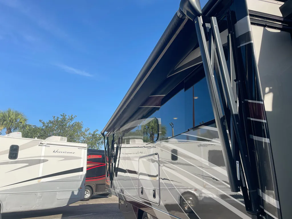 2023 Thor Motor Coach Challenger 35MQ, Photos photo 27