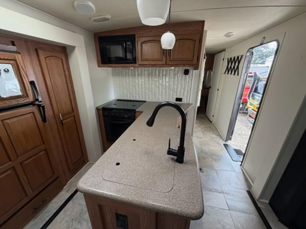 2015 Forest River Rockwood 3025W - Photo 3