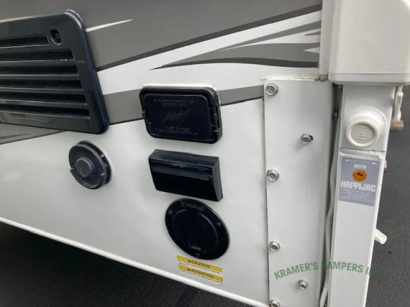 2023 Lance Lance Truck Campers Used    850 - Photo 4