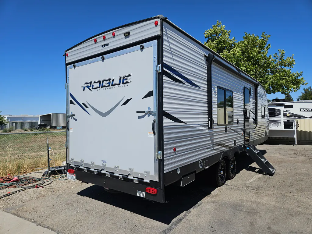 2021 Forest River Vengeance Rogue 26V, Photos photo 2