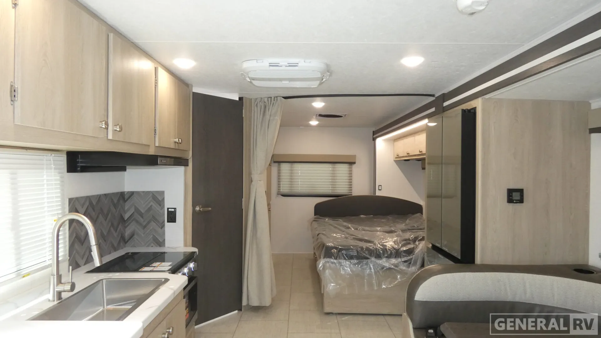 2026 Coachmen Leprechaun 230FS - Photo 3