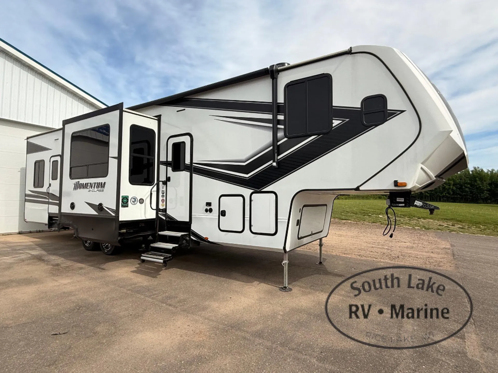2023 Grand Design Momentum G-Class 350G - Photo 3
