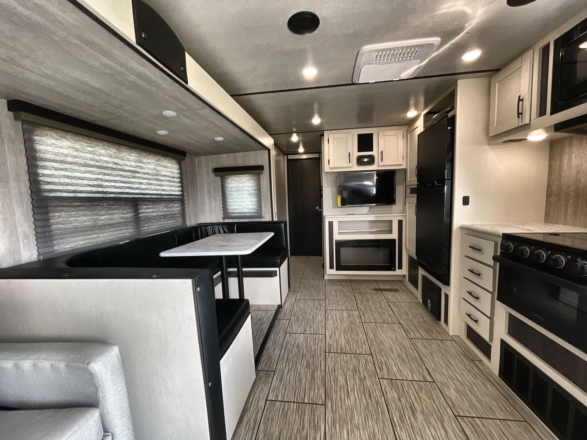 2023 Genesis Supreme Northland 27RLS - Photo 3