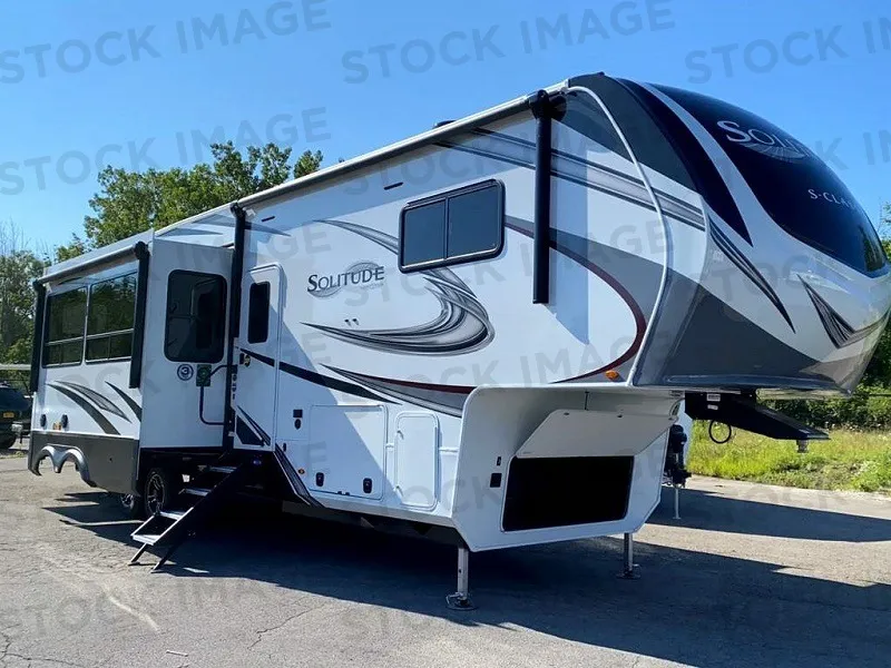 2022 Grand Design Solitude 3740BH - Photo 2