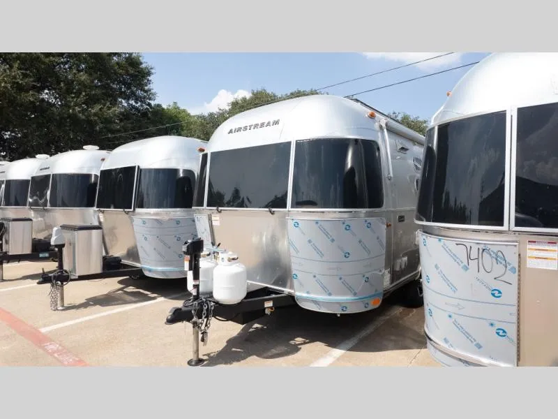 2026 Airstream Caravel 16RB - Photo 4
