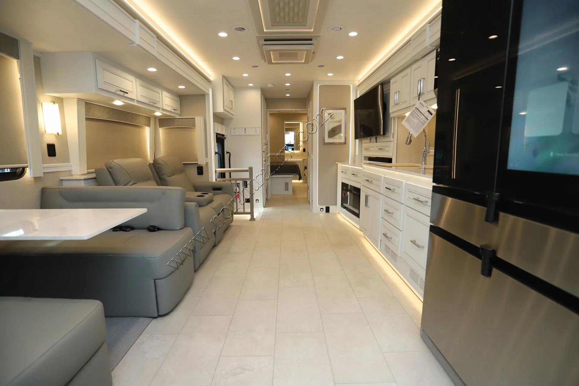2027 Renegade RV XL 43DB - Photo 4