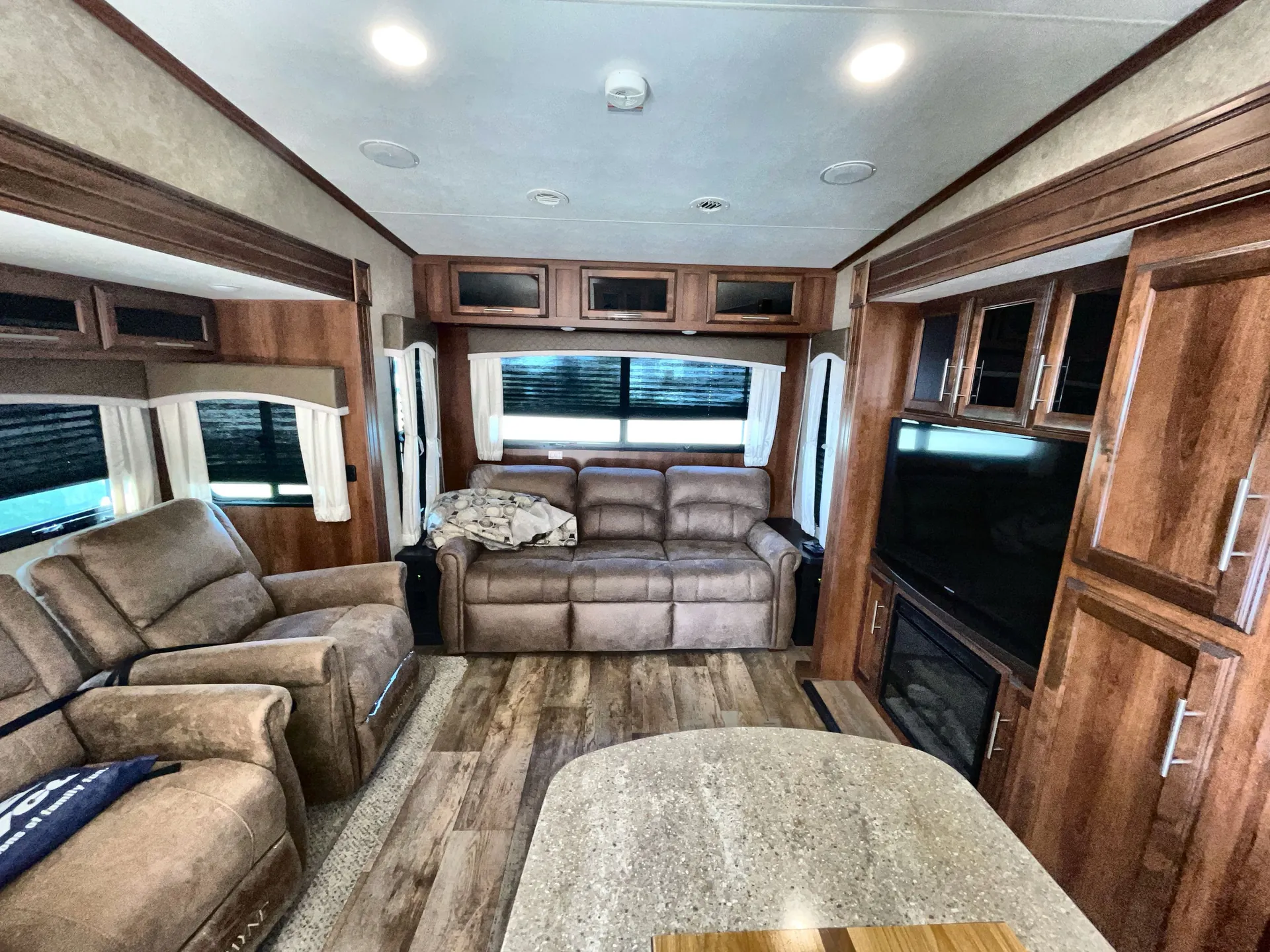 2018 Jayco Eagle HT 30.5CKTS — living area main