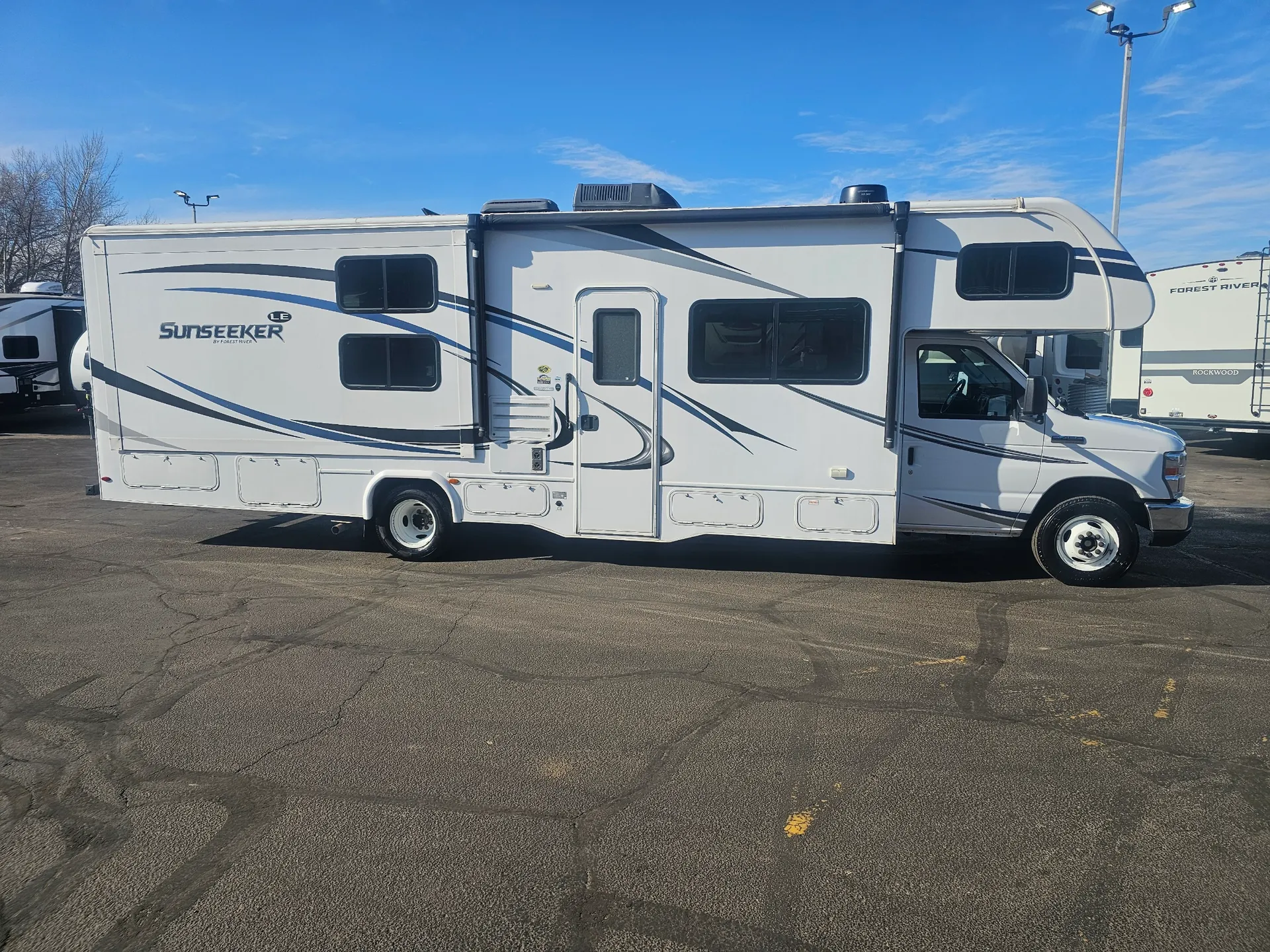 2020 Forest River Sunseeker 3250DS LE - Photo 2