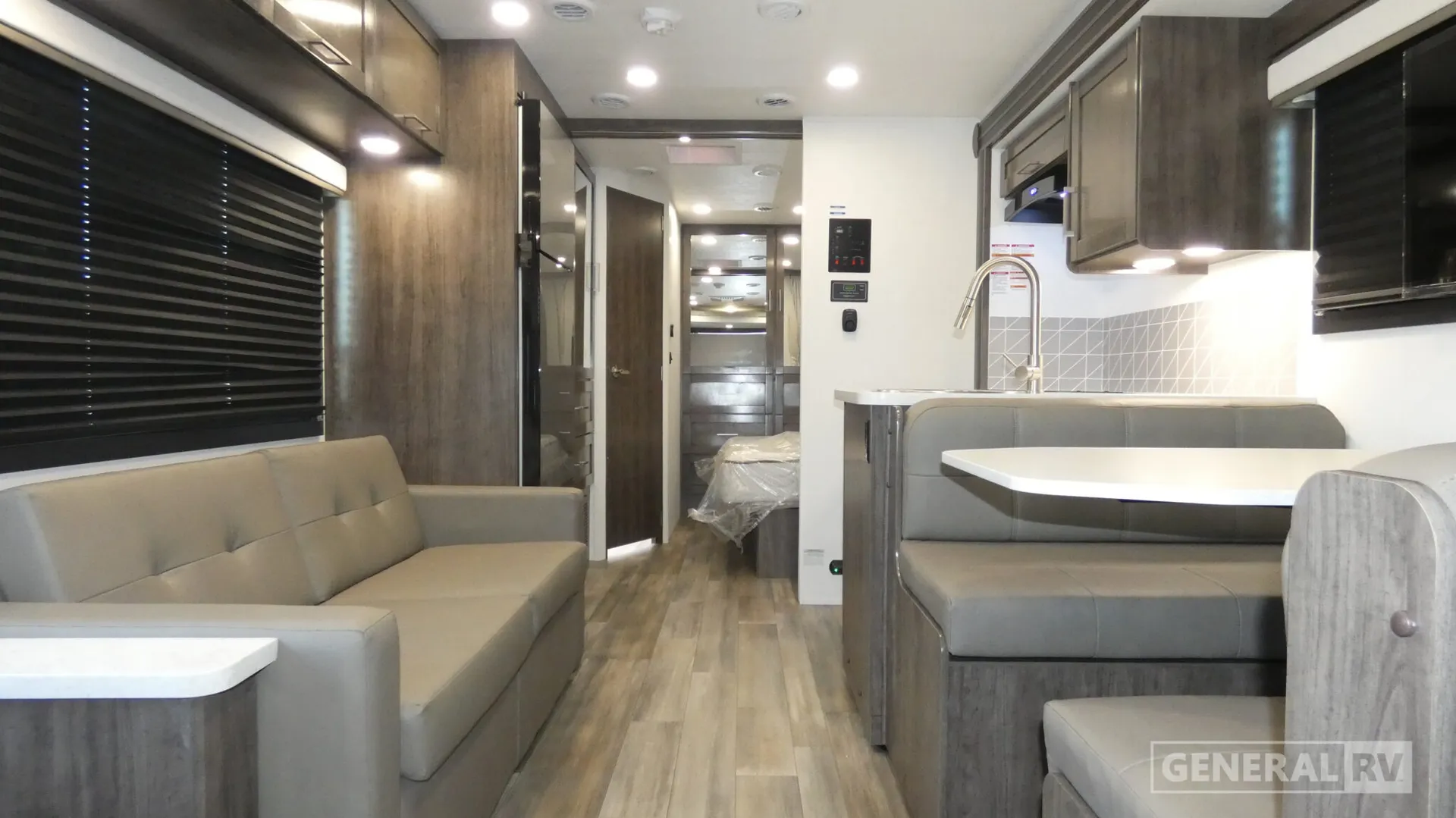 2026 Entegra Coach Vision SE 27ASE - Photo 3