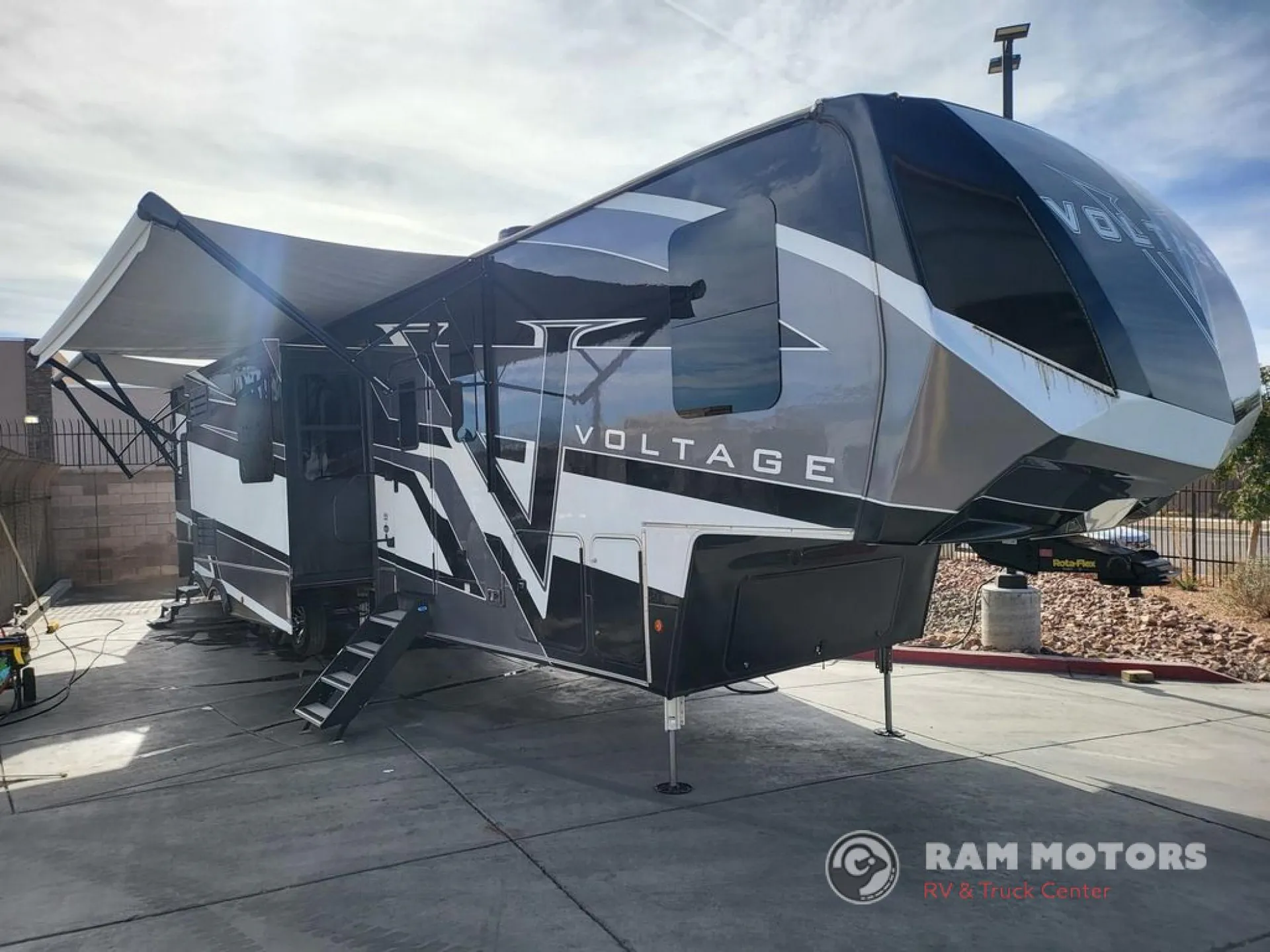 2021 Dutchmen Voltage 4225 dealer photo 1 from Ram Motors RV & Truck