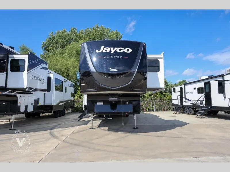 2026 Jayco Seismic 395 - Photo 3