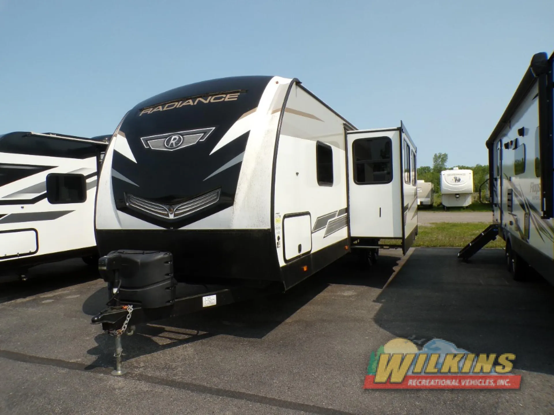 2022 Cruiser RV Radiance 27DD - Photo 3