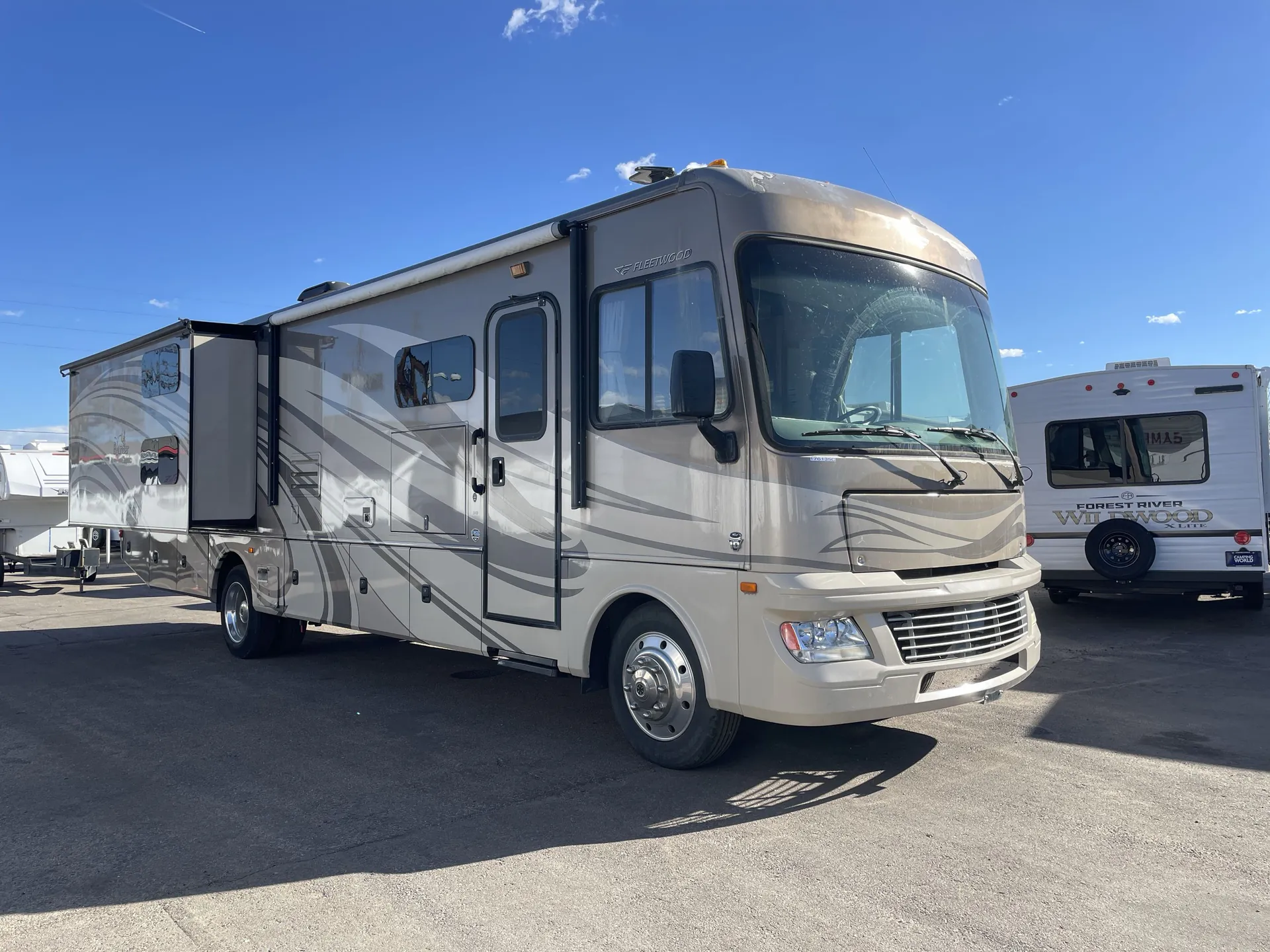 2015 Fleetwood Bounder Classic 34B - Photo 2