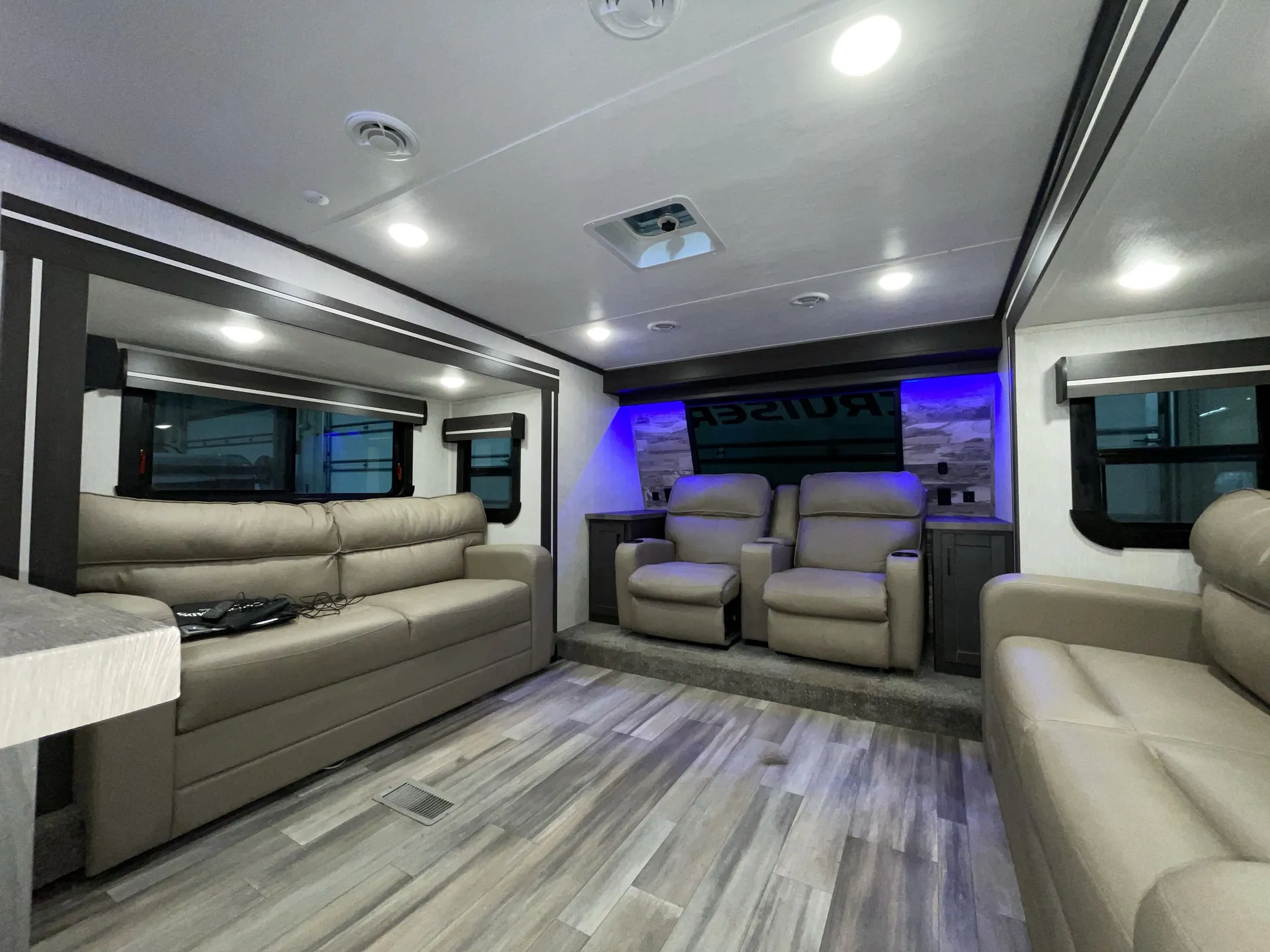2022 CrossRoads Cruiser CR3841FL — bunk room