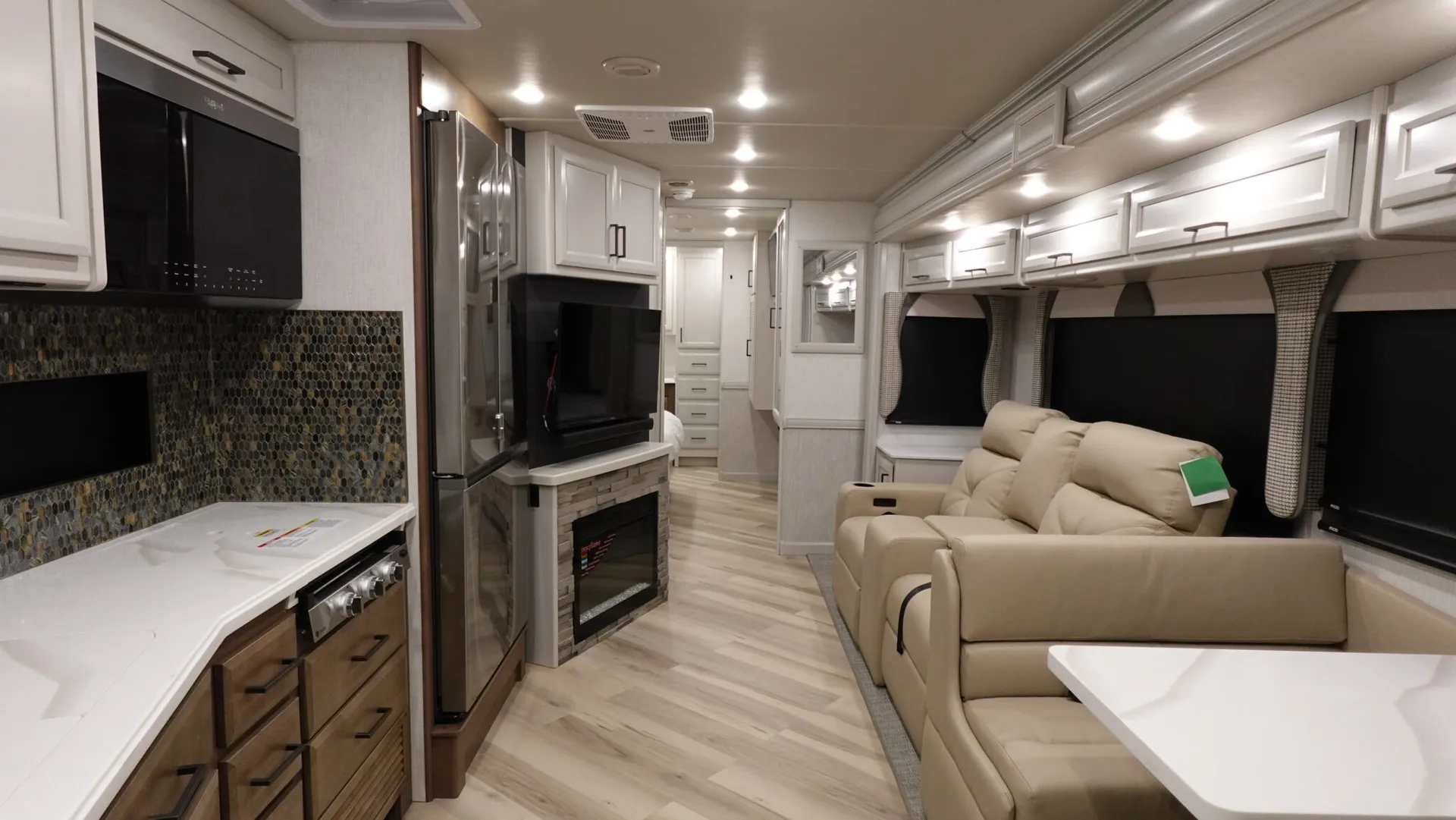 2026 Fleetwood Bounder 35K - Photo 3