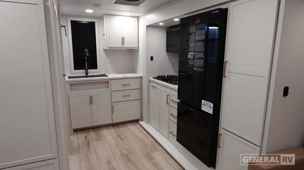2026 Brinkley Model Ix 23X, Photos photo 15
