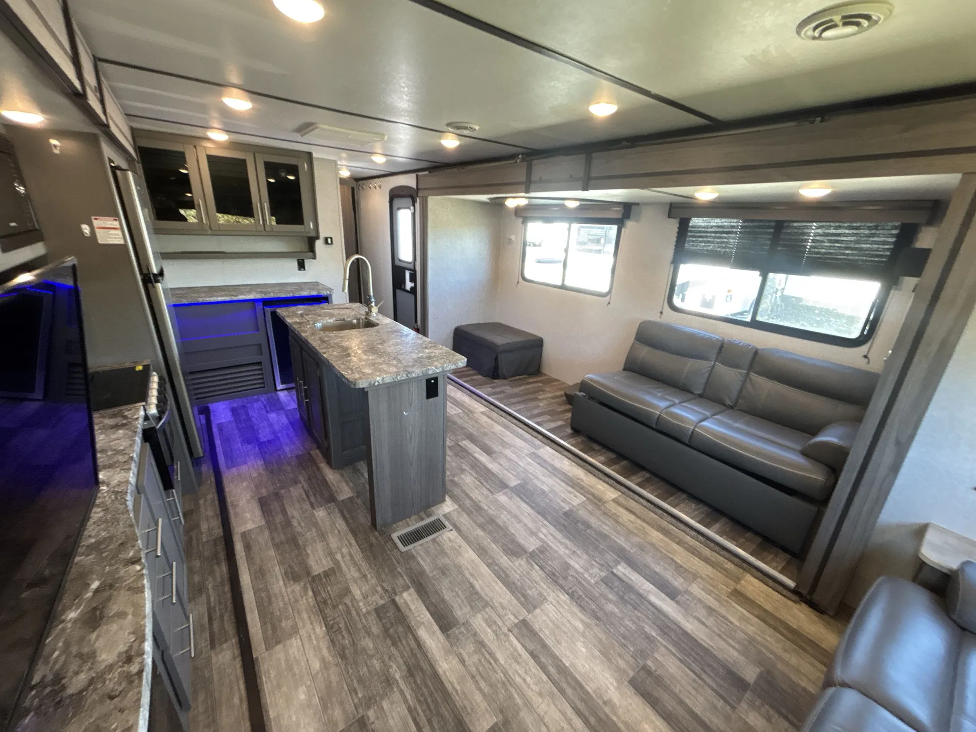 2021 CrossRoads Volante 34RE — living area main
