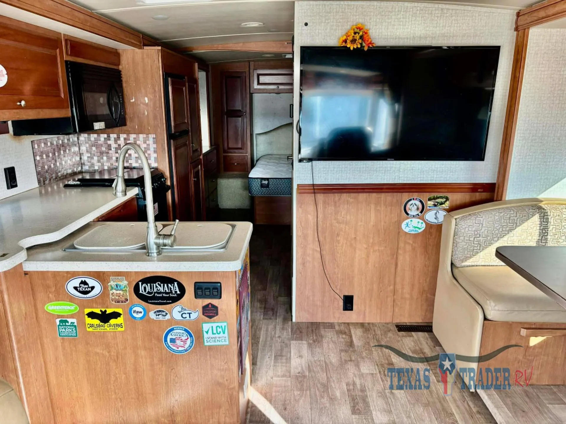 2018 Winnebago Vista LX 27N - Photo 4