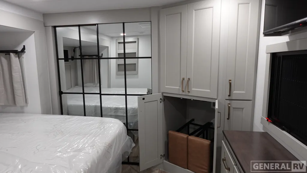 2026 Brinkley Model G 3950, Photos photo 10