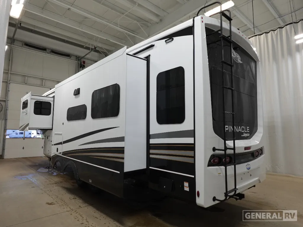2025 Jayco Pinnacle 32RLTS - Photo 4
