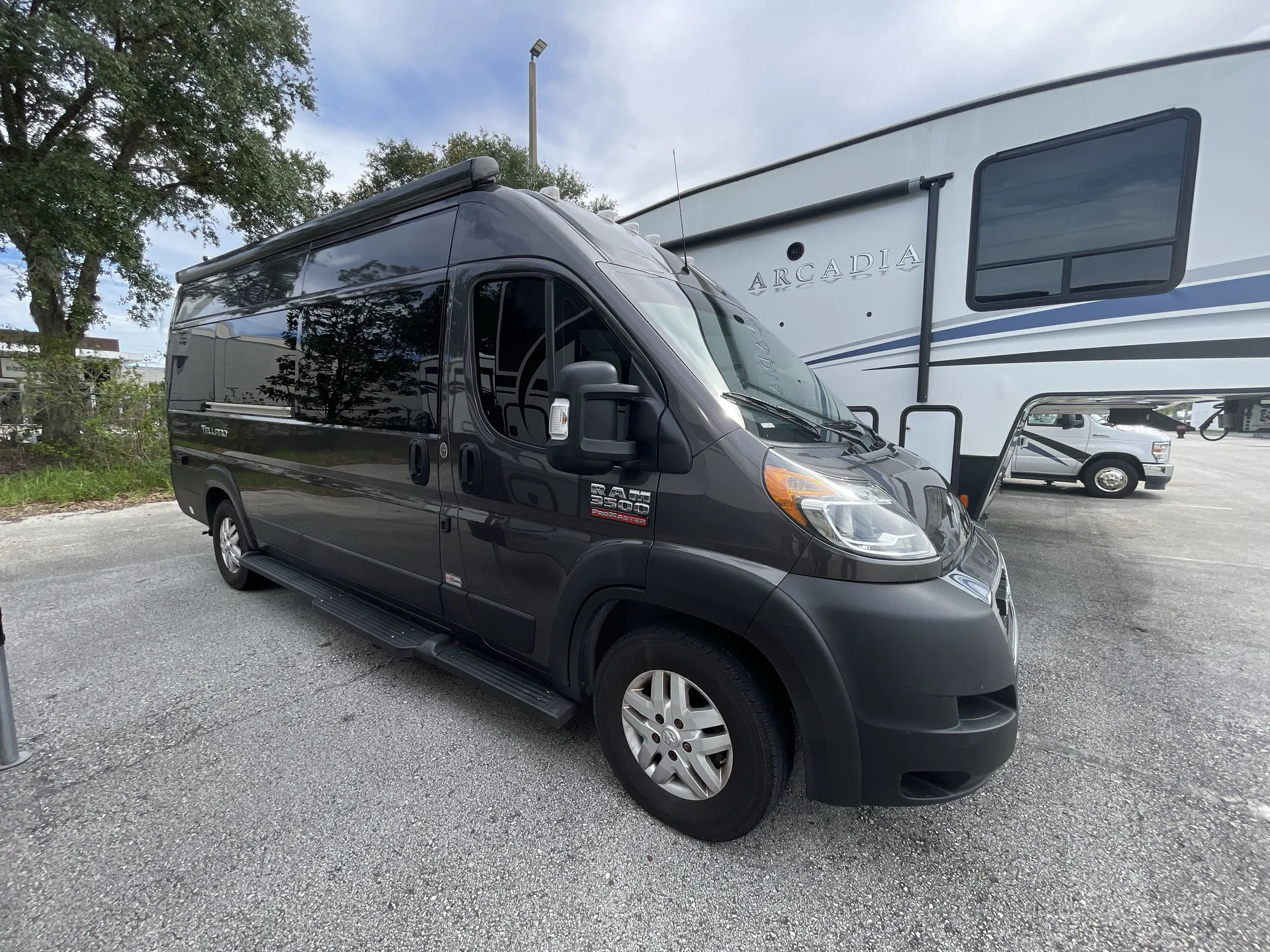 2022 Thor Motor Coach Tellaro 20K - Photo 2