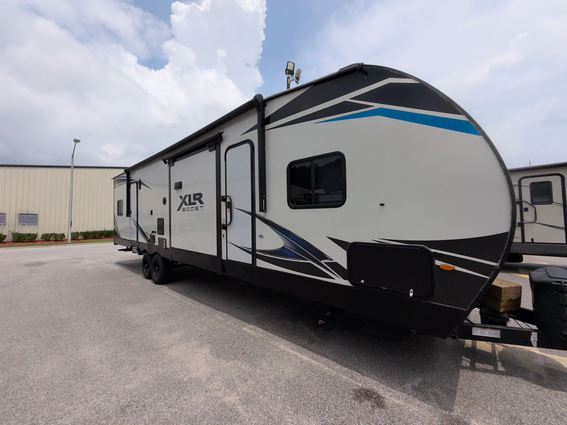 2022 Forest River XLR Boost 31QB — living area main