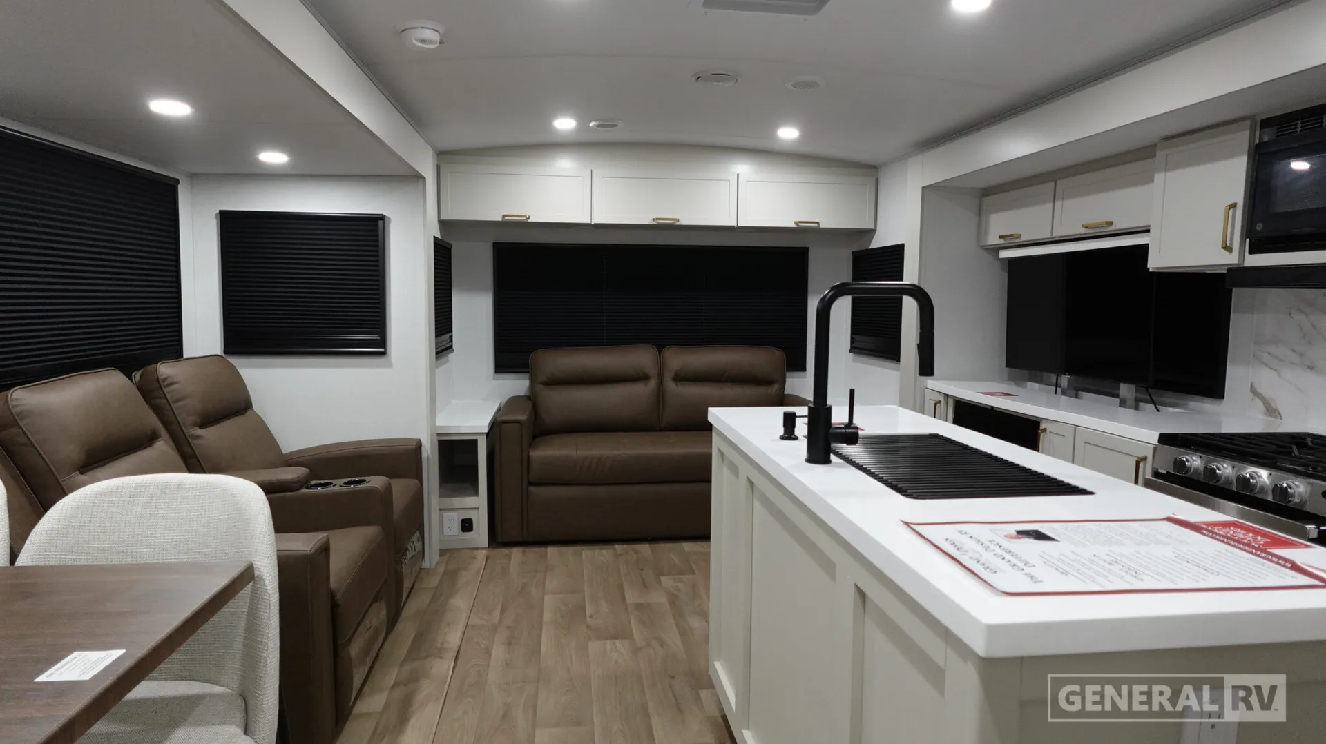 2027 Grand Design Imagine 2970RL - Photo 3