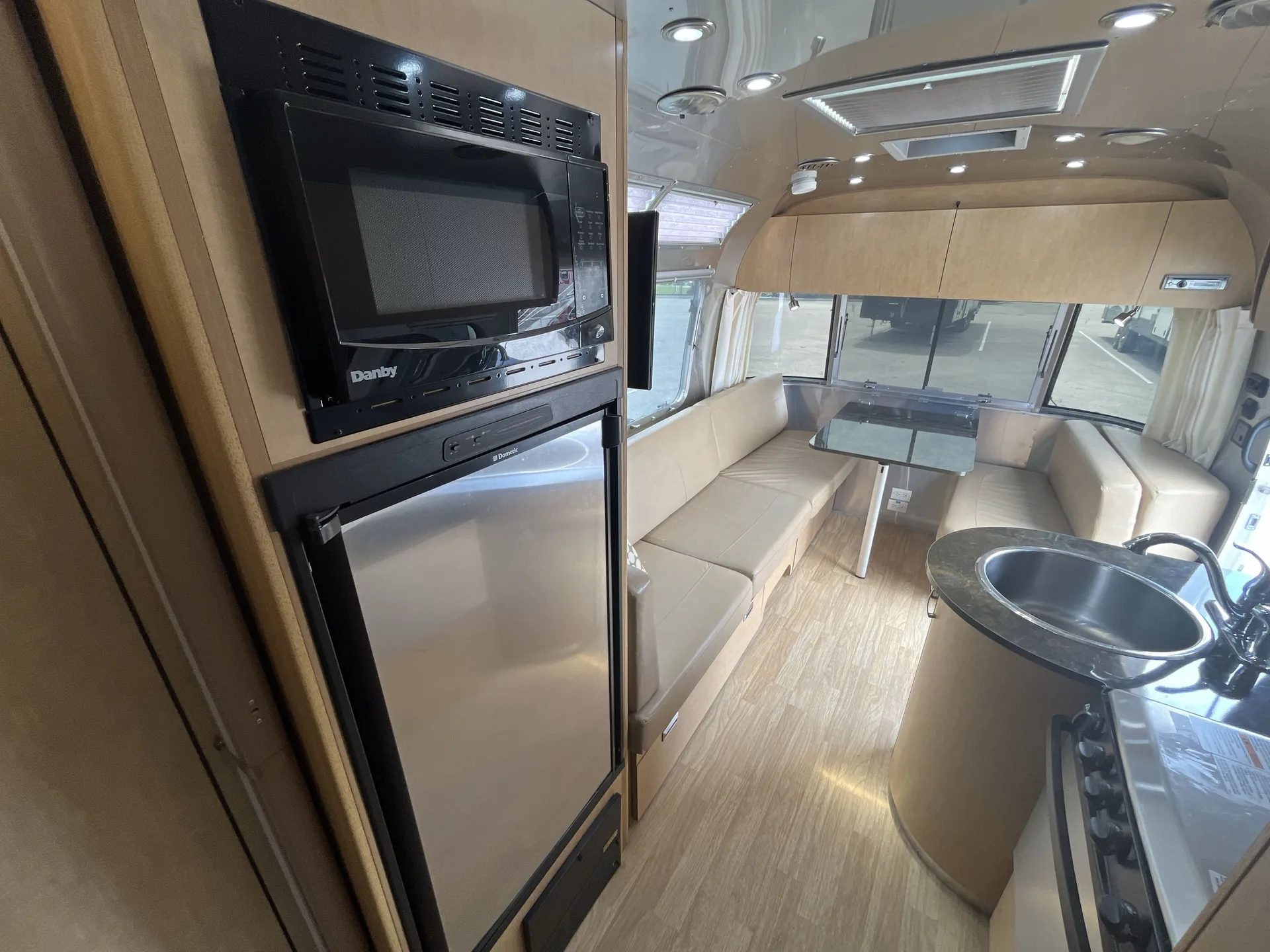 2016 Airstream Flying Cloud 23D - Photo 4