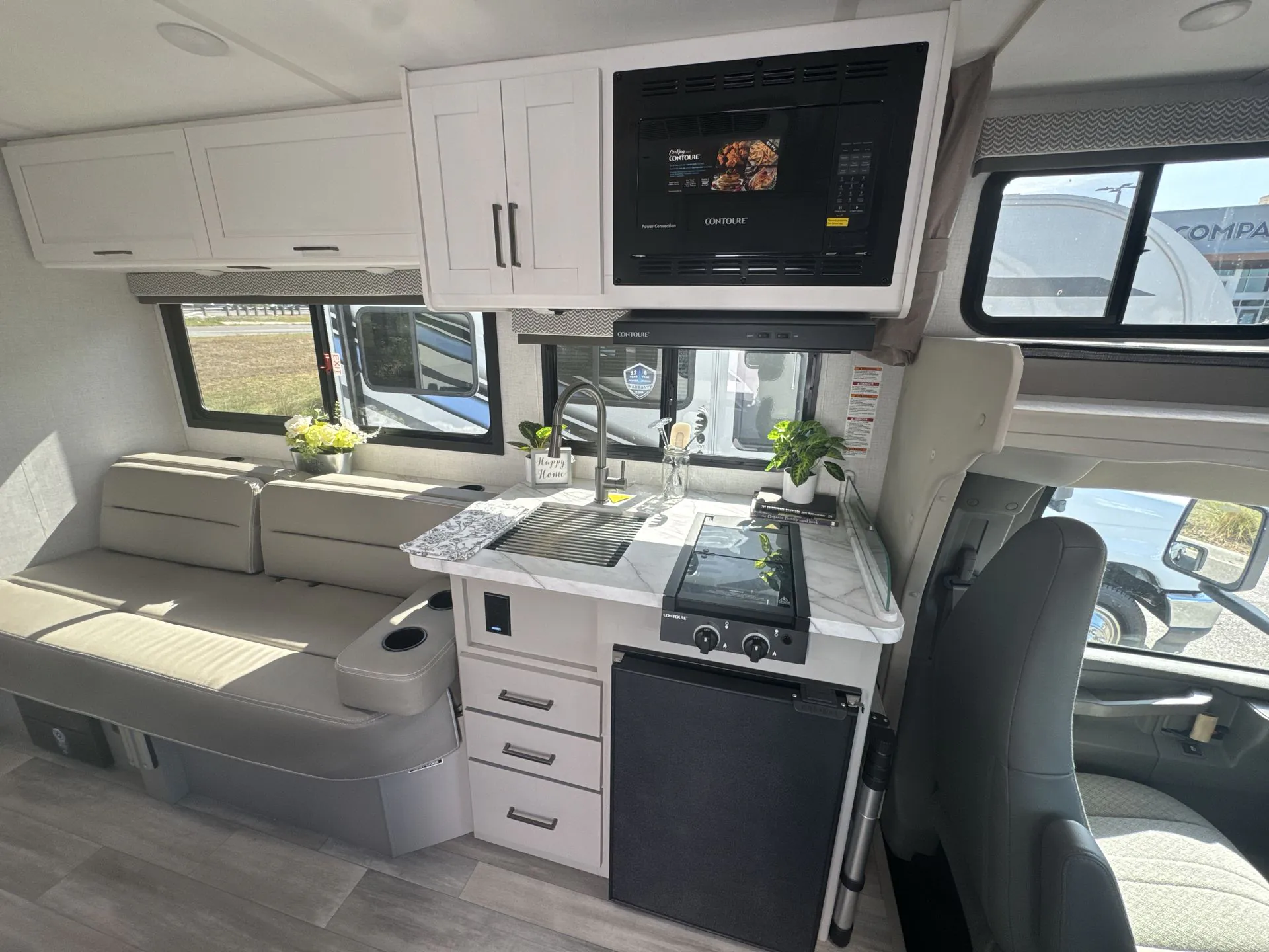 2026 Thor Motor Coach Geneva 19VX - Photo 3
