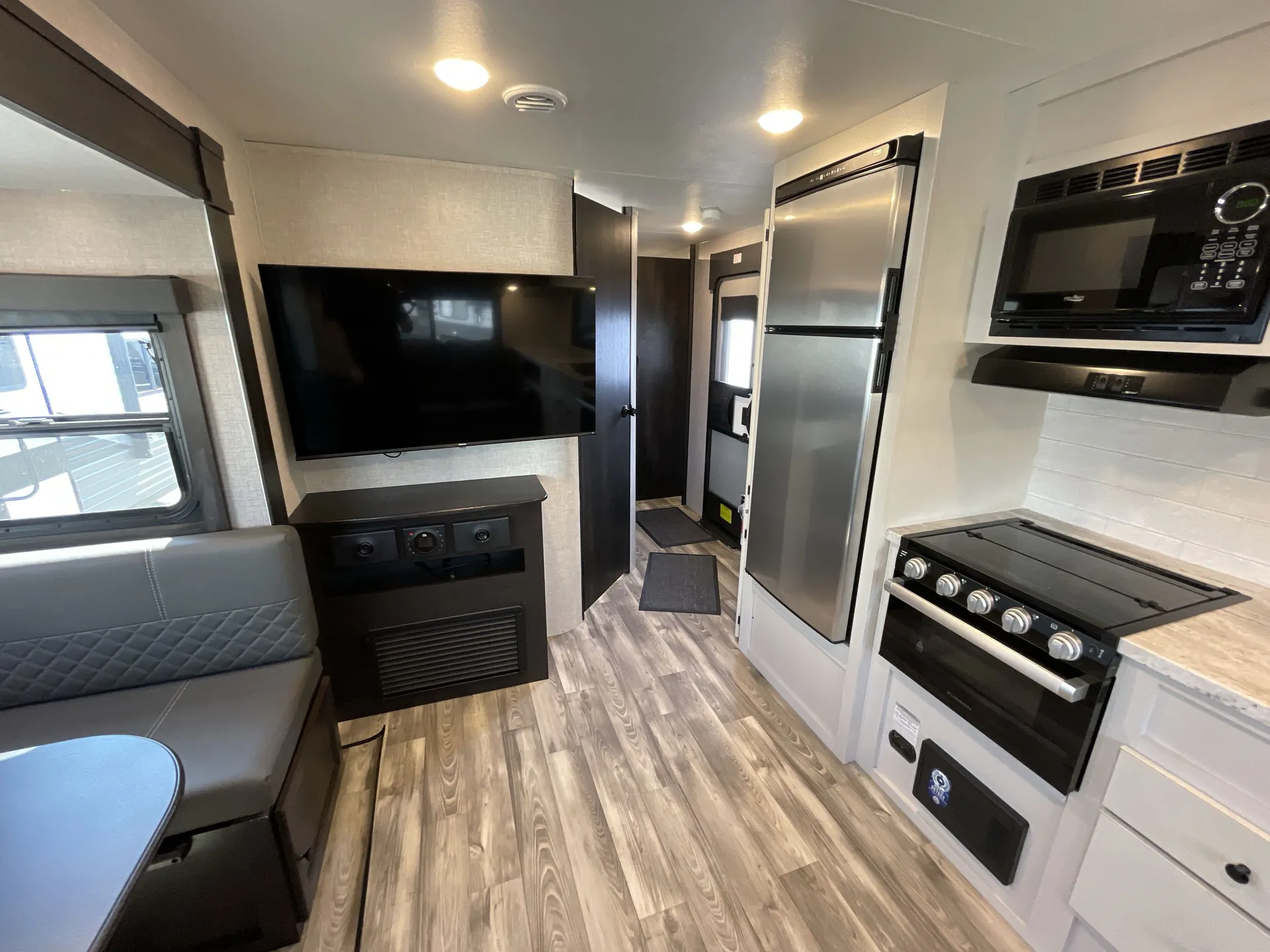 2023 Highland Ridge Range Lite 242RL — living area main