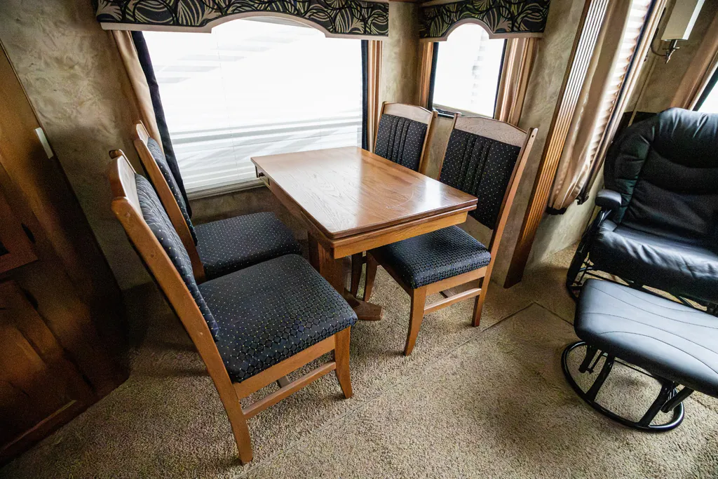 2011 Keystone Montana 3100RL, Photos photo 6