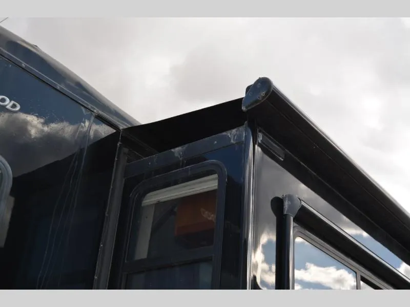 2008 Fleetwood Revolution LE 40E - Photo 3