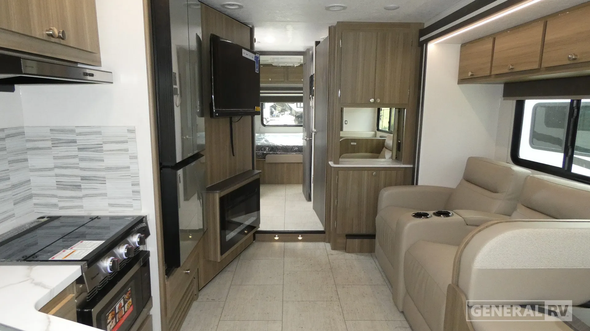 2026 Coachmen Freelander 30RS - Photo 3