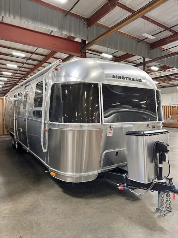 2021 Airstream International 25RB - Photo 3