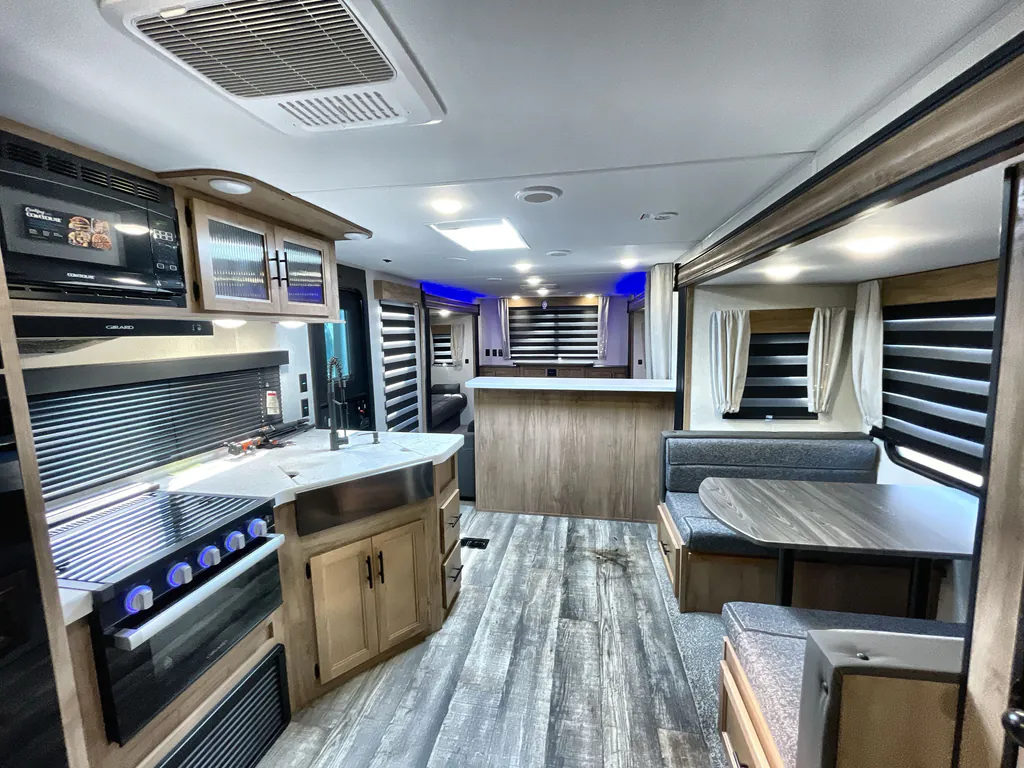 2023 Forest River Cherokee 306MM, Photos photo 3