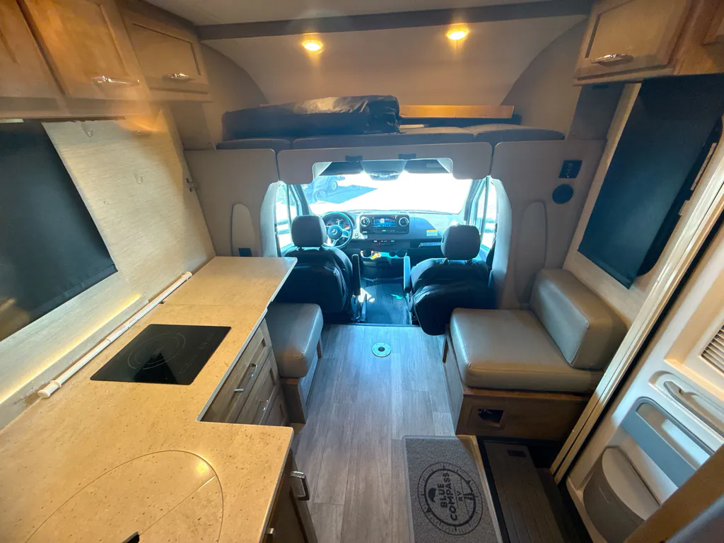 2024 Tiffin Wayfarer 25 RLW, Photos photo 3