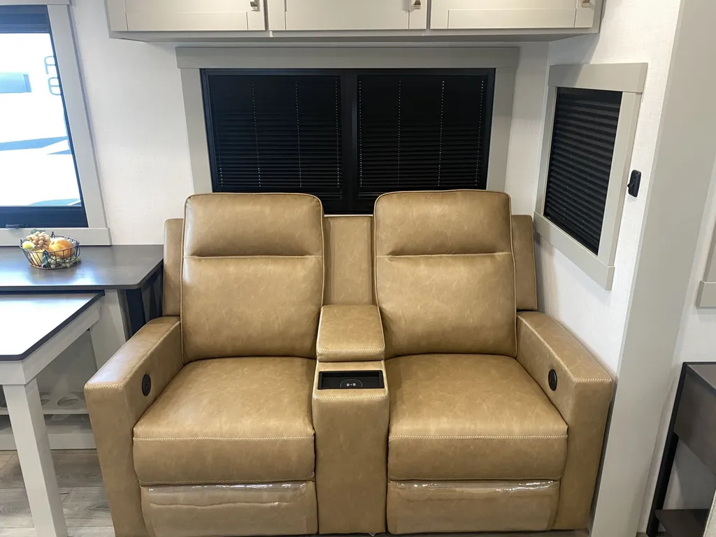 2026 Brinkley Model Z 3610, Photos photo 6