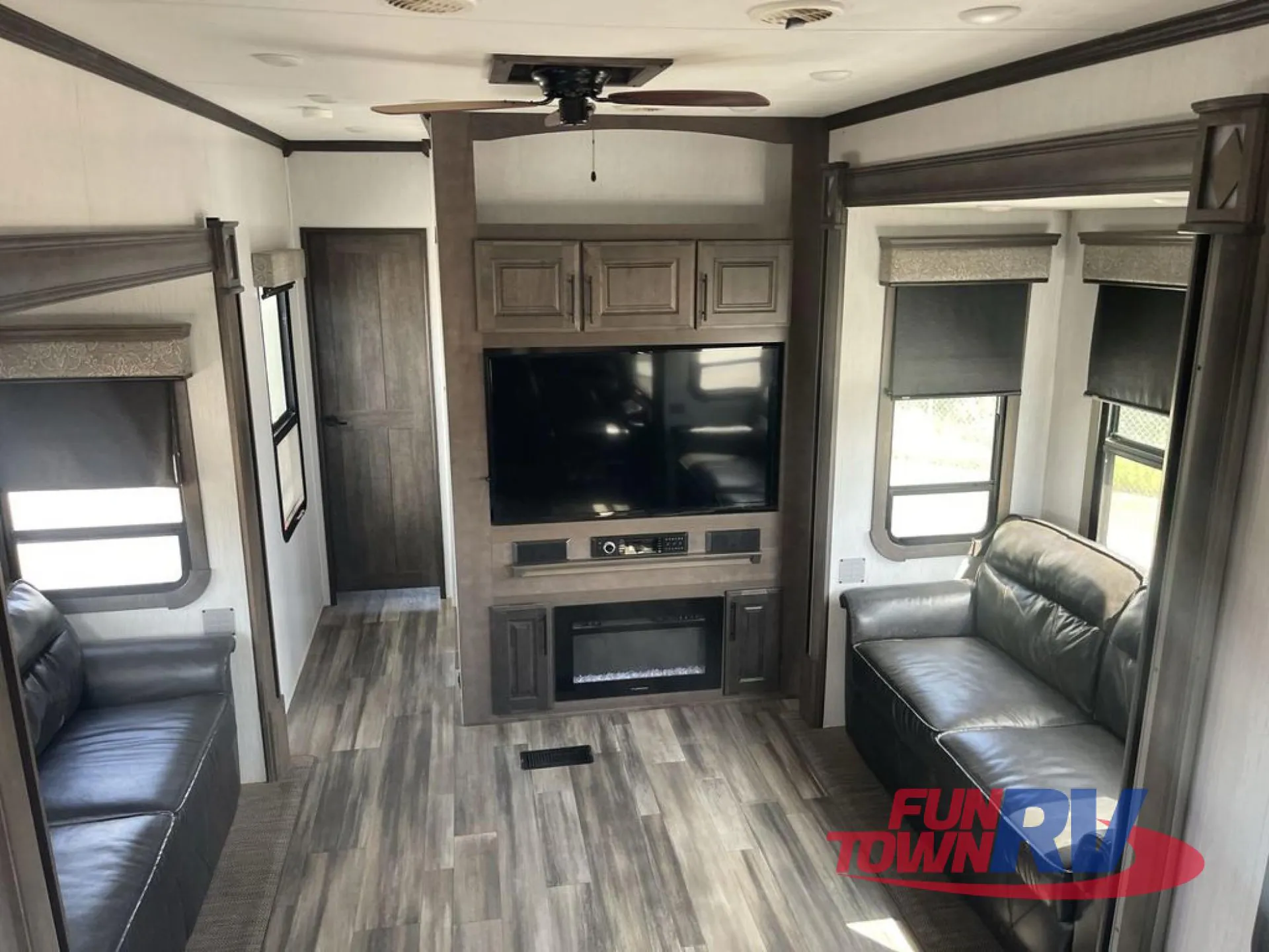 2021 Heartland Landmark Fifth Wheel Tucson
