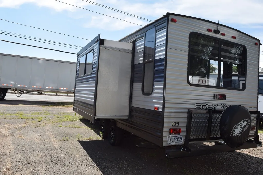 2022 Forest River Cherokee Grey Wolf 23MK — Photo 5