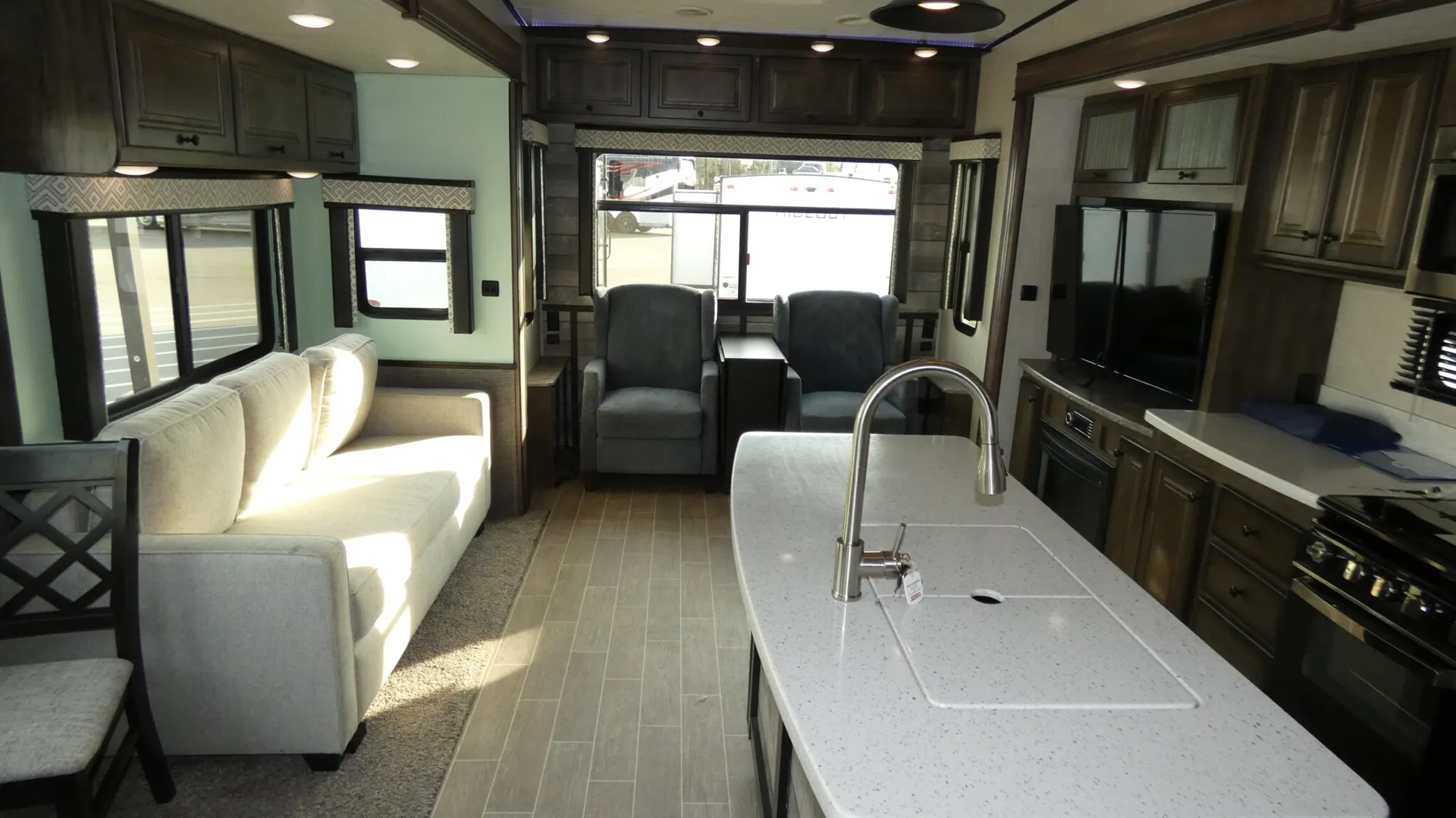 2020 Heartland Bighorn Traveler 32RS - Photo 3