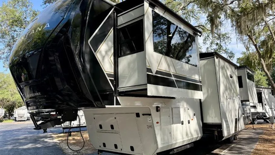 2027 Keystone RV Montana 3800FL - Photo 4